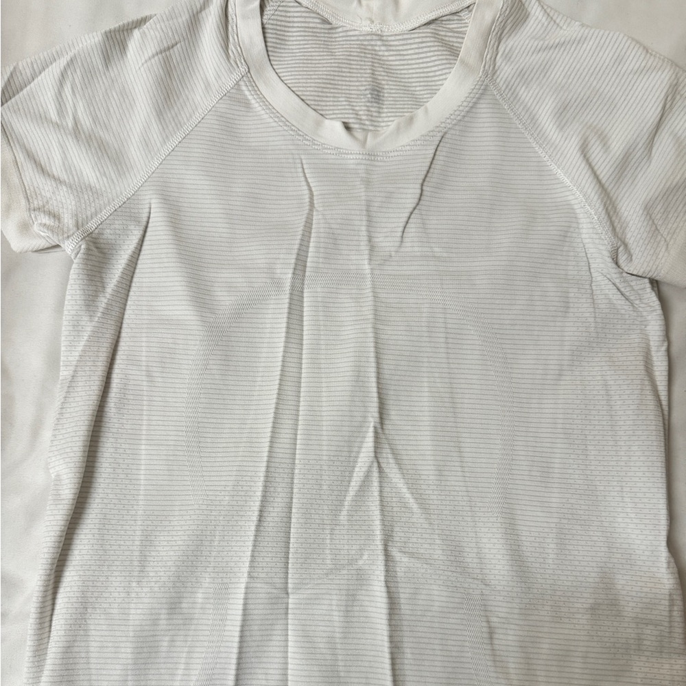 Lululemon white full length short sleeve top size 6